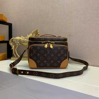 Louis Vuitton Monogram Cosmetic Bag M44937 002