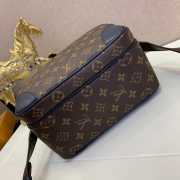 Louis Vuitton Monogram Cosmetic Bag M44937  - 4