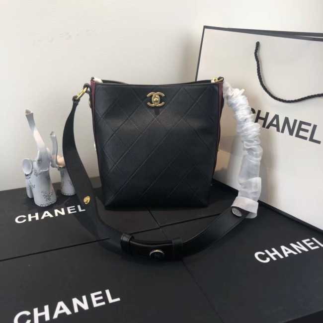 Chanel Hobo Handbag A57573 20cm - 1