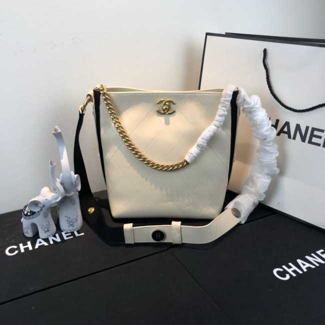 Chanel Hobo Handbag A57573 white 20cm - 1