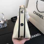 Chanel Hobo Handbag A57573 white 20cm - 2