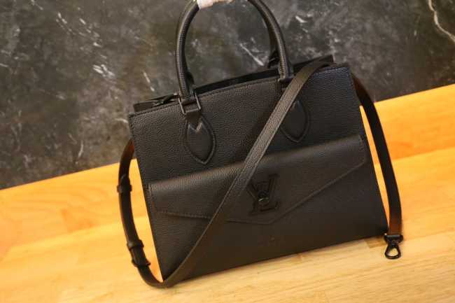 Louis Vuitton Lockme Tote black 15.5cm - 1