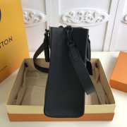 Louis Vuitton Lockme large Tote M55846 Black - 5