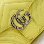 Gucci Marmont matelassé shoulder bag 26cm yellow - 2