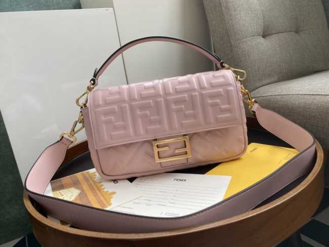 Fendi Baguette Bag 26cm Pink - 1