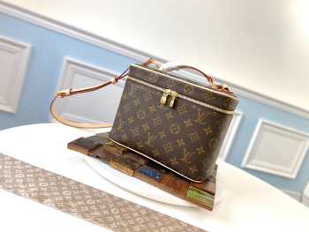  Louis Vuitton Original Monogram Makeup Bag M42265