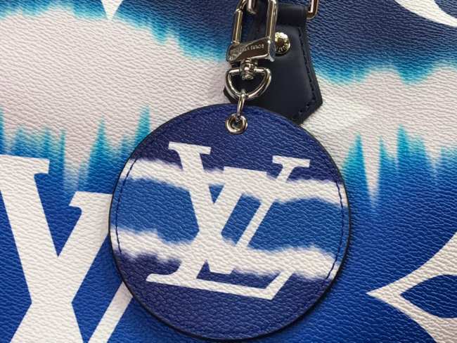 Louis Vuitton Escale Key Holder And Bag Charm - 1