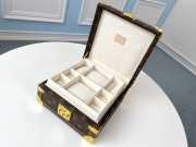 Louis Vuitton Cotteville Travel Box White - 4