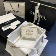 Chanel Small Cosmetic bag 18cm white - 1