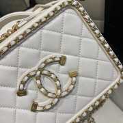 Chanel Small Cosmetic bag 18cm white - 4