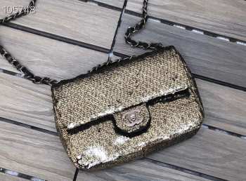 Chanel Flap Bag A01688 20CM 002