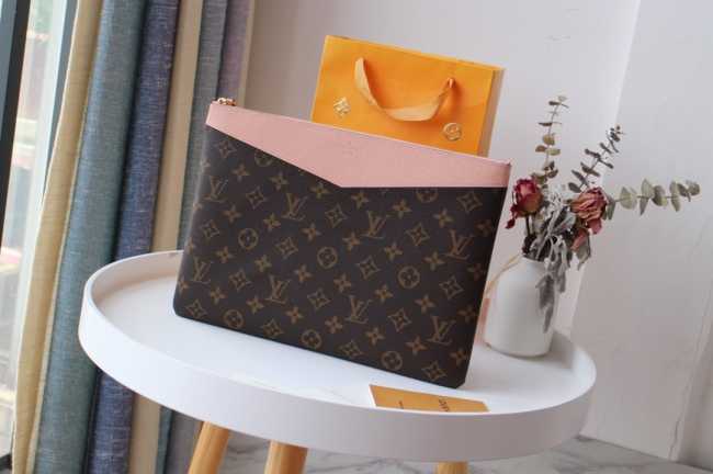 Louis Vuitton Daily Pouch - 1