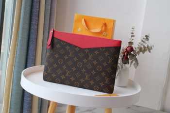 Louis Vuitton Daily Pouch 002