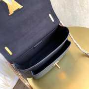 Louis Vuitton Lock Me Shoulder Bags - 4