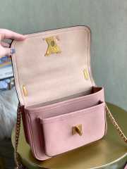 Louis Vuitton Lock Me Shoulder Bag Pink  - 6