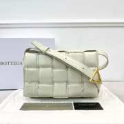 Bottega Veneta Cassette Bag 26cm 002 - 1