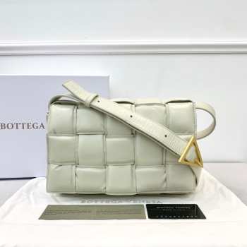 Bottega Veneta Cassette Bag 26cm 002