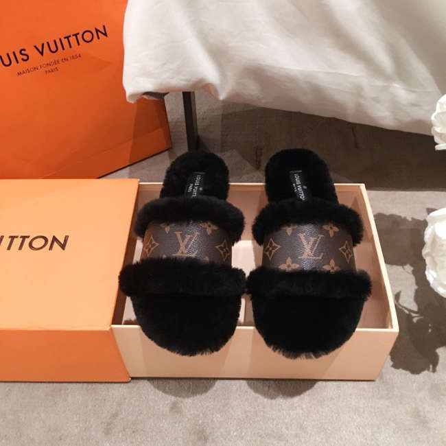 Louis Vuitton Sandals 028 - 1