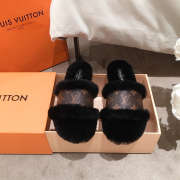 Louis Vuitton Sandals 028 - 1