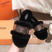 Louis Vuitton Sandals 028 - 2