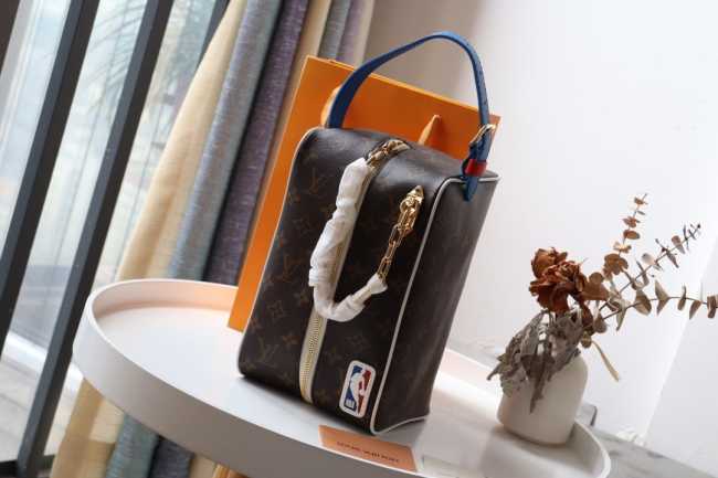 Louis Vuitton x NBA Cloakroom Dopp Kit Bag M85149 - 1