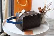 Louis Vuitton x NBA Cloakroom Dopp Kit Bag M85149 - 5