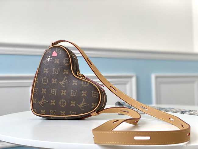 LV M45149 Nicolas Ghesquière Monogram - 1