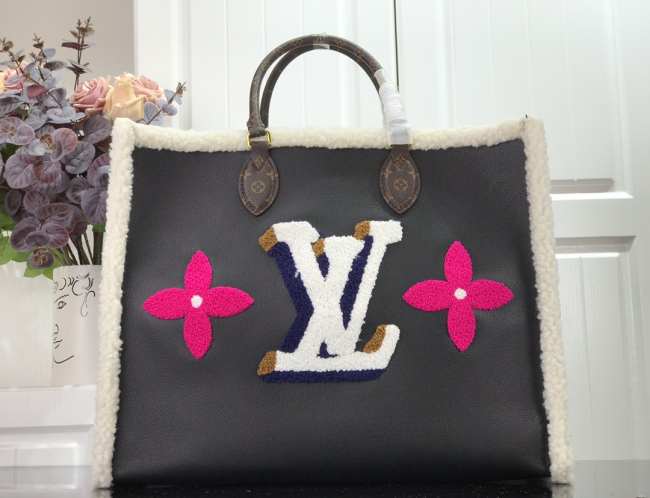 Louis Vuitton Onthego Handbag GM - 1