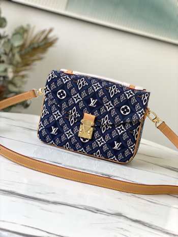 LV Pochette Métis M57395