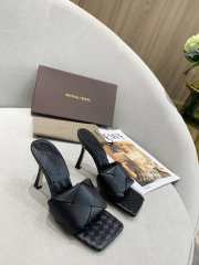 Bottega Veneta Sandals 005 - 1