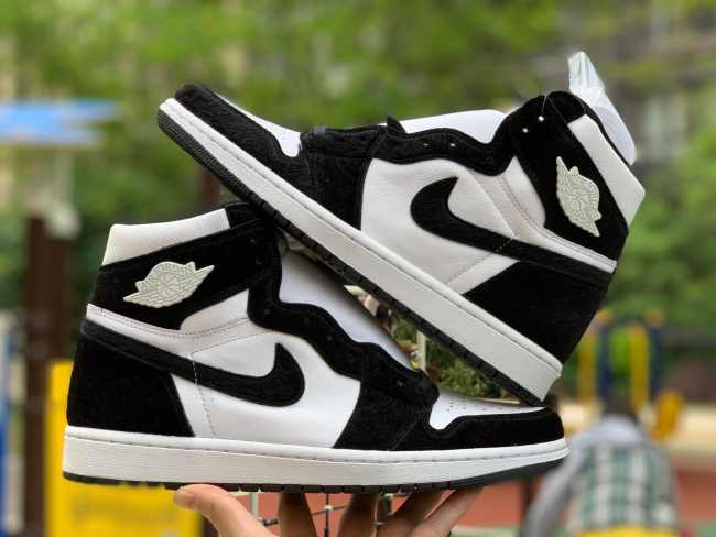 Air Jordan 1 Retro High OG Panda - 1