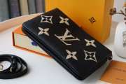 Louis Vuitton Double Zip Pochette Monogram - 3