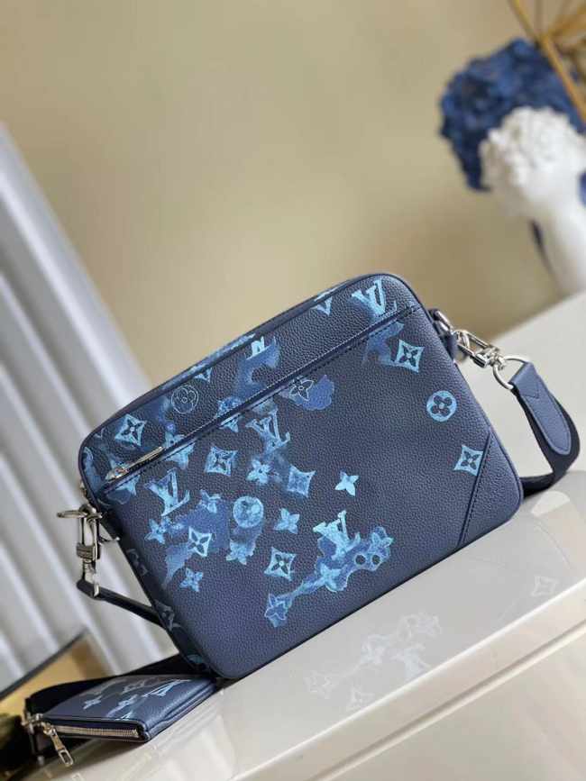 Louis Vuitton Messenger Crossbody Bag 25CM - 1