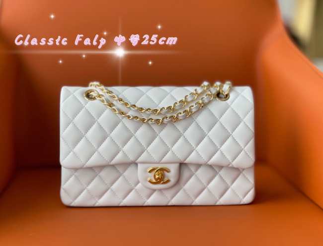 Chanel Flap bag 25cm lambskin White - 1