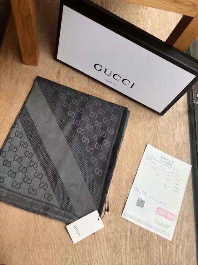 Gucci scarf - 1