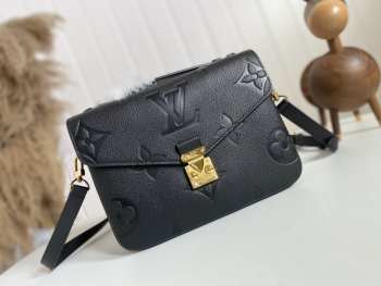 Pochette Metis Bag in Black