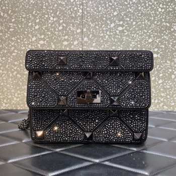 Valentino Garavani Roman Stud Bag Black 25CM