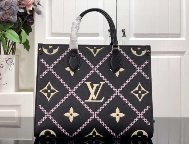 Louis Vuitton Onthego MM M46016 Black 35cm - 1