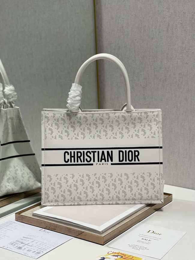 Dior Book Tote Bag White 36cm - 1