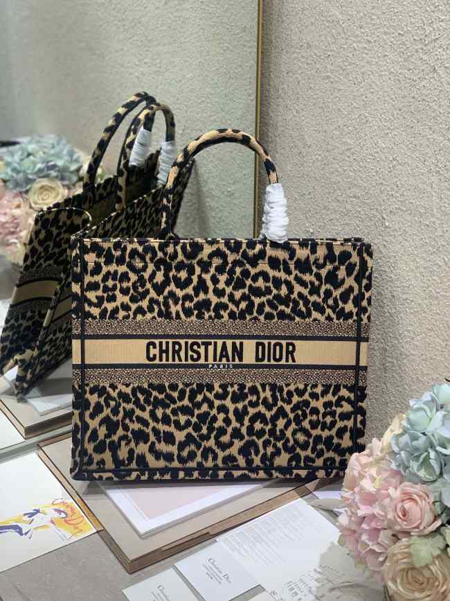 Dior Leopard Book Tote 41.5cm - 1