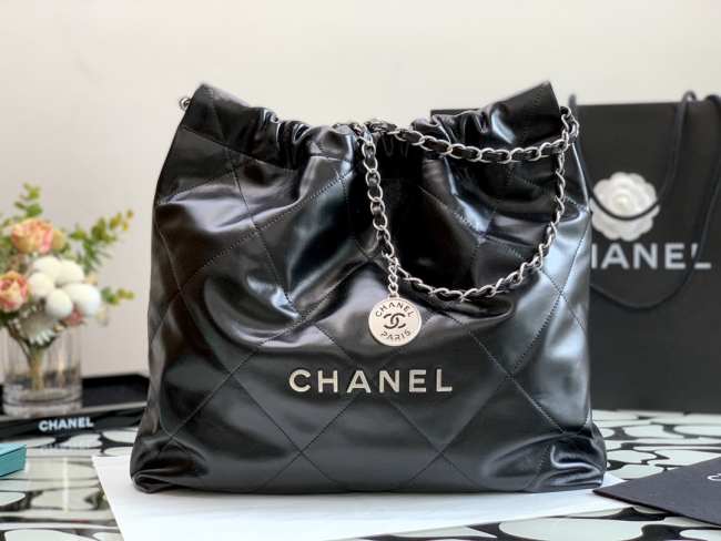 Chanel 22 Medium Handbag 42cm 005 - 1