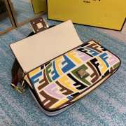 Fendi Ff Fish-eye Motif Medium Baguette Bag - 3