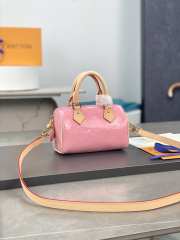 Louis Vuitton Nano speedy Bag in Pink  - 4