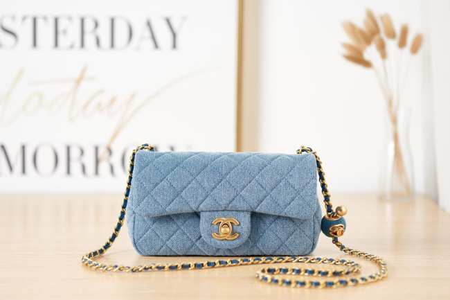 Chanel Flap bag AS1787 in 20cm - 1