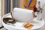 Louis Vuitton Swing Bag in White 24cm - 4