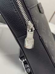 Louis Vuitton Outdoor Slingbag 21cm - 3