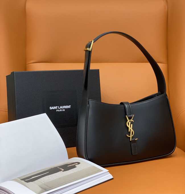 YSL Le 5 À 7 Handbag 002 - 1