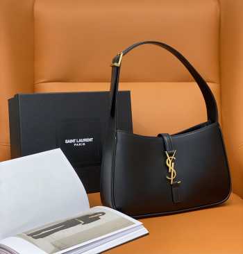 YSL Le 5 À 7 Handbag 002