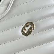 Gucci Interlocking G Mini Heart Shoulder Bag in White - 2