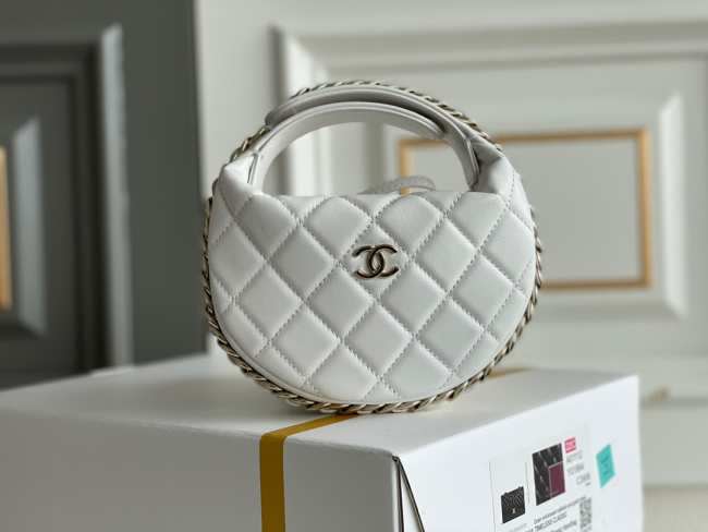 Chanel Chain Around Hobo Pouch in White 16cm  - 1